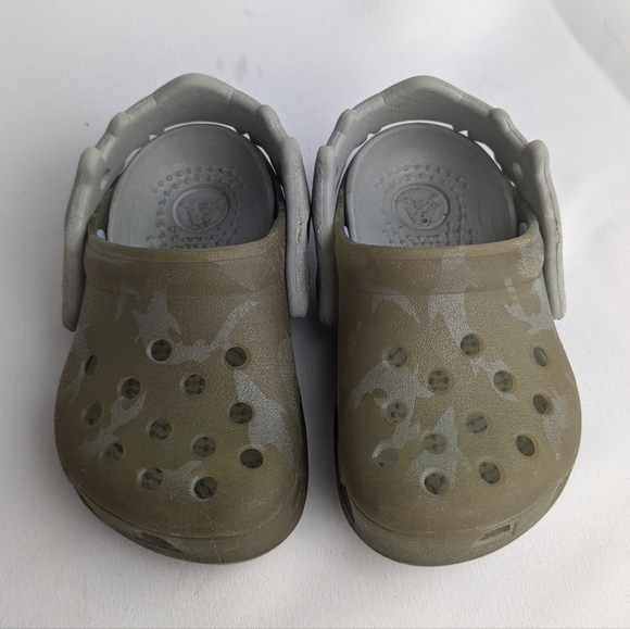 CROCS baby Shark Sandals Size 4-5 Gray Color Waterproof - Picture 2 of 7